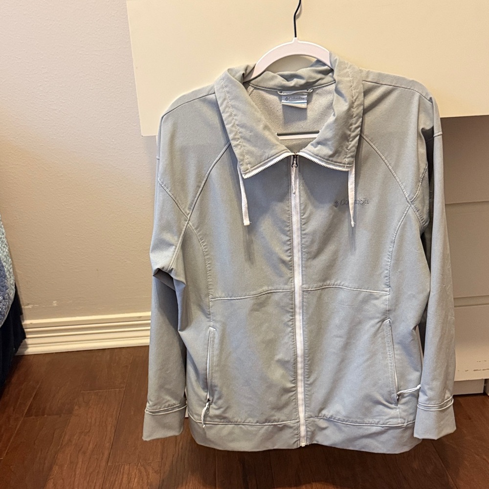 Columbia Women's Light Gray Windbreaker - STYLE NO LONGER MADE!!